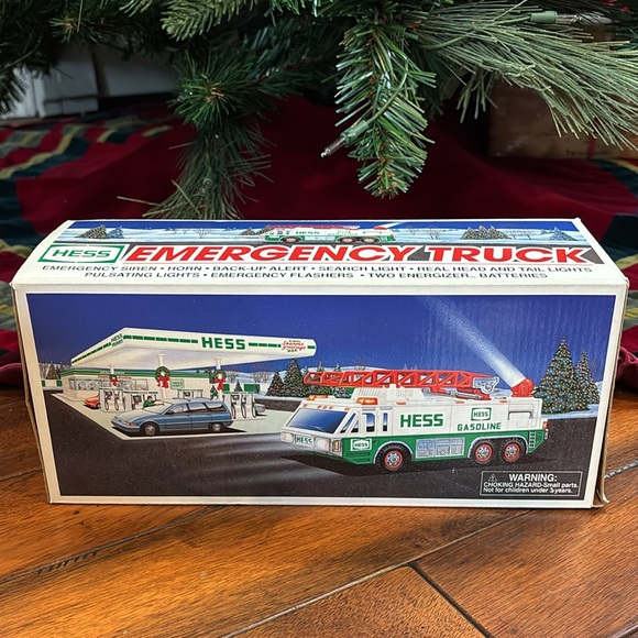 NEW (VTG) 1996 HESS Trucks Emergency Truck - Picture 2 of 5